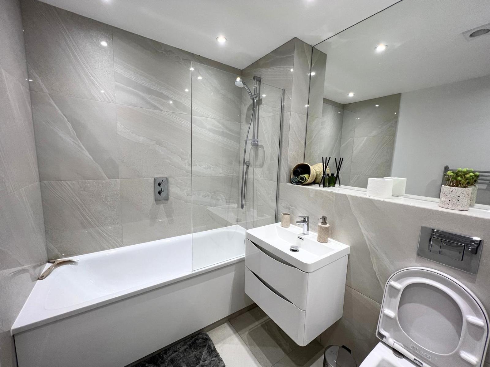 C1, Luxury 2 Bedroom Flat In Wembley Londres
