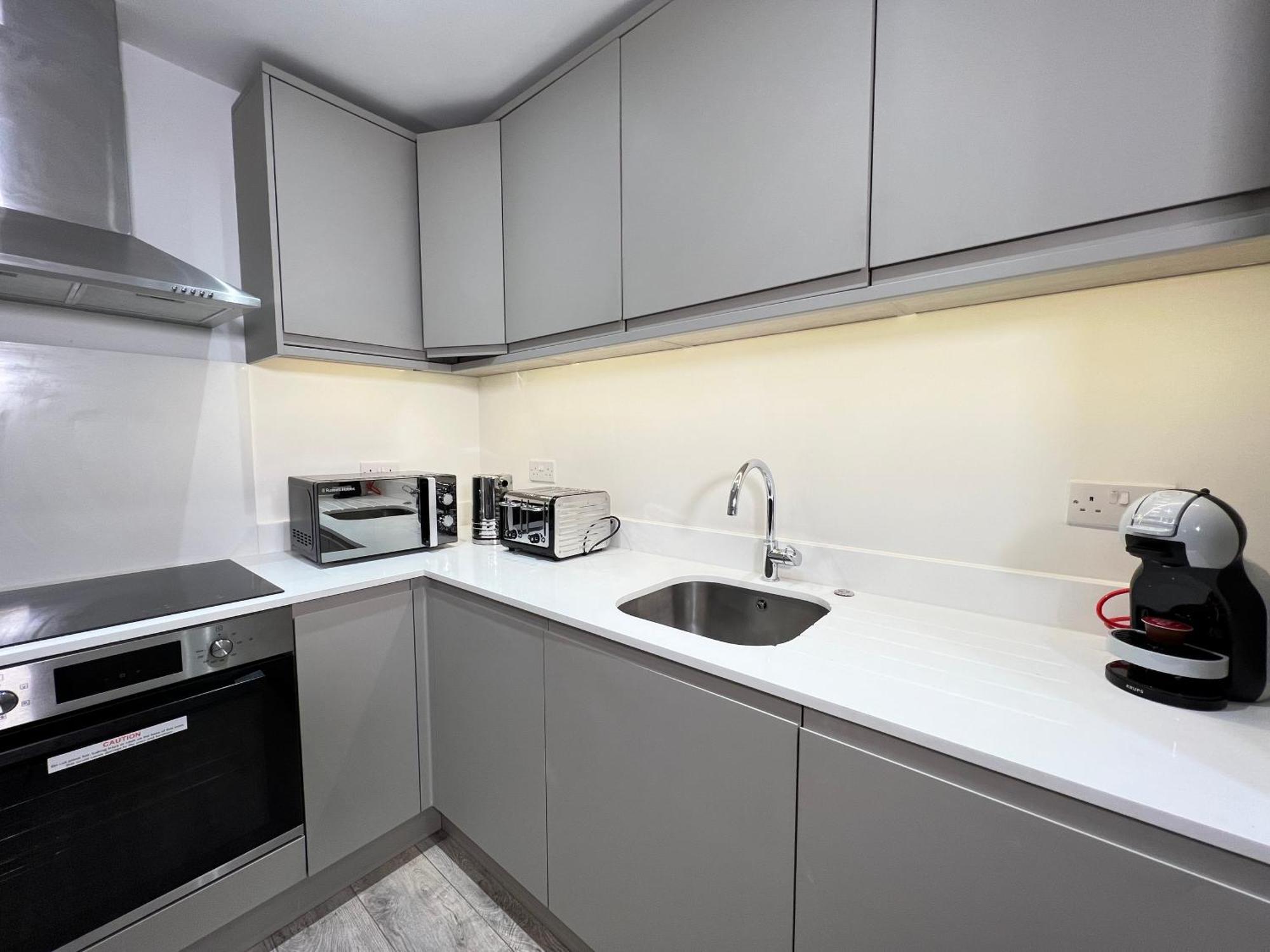 C1, Luxury 2 Bedroom Flat In Wembley Londres