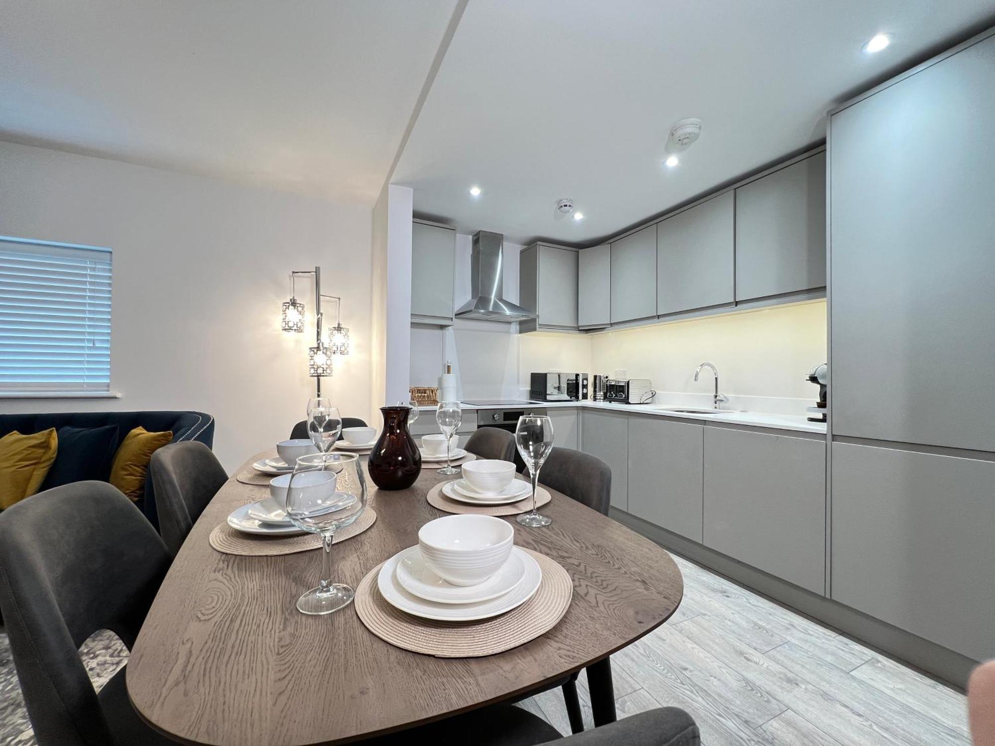 C1, Luxury 2 Bedroom Flat In Wembley Londres