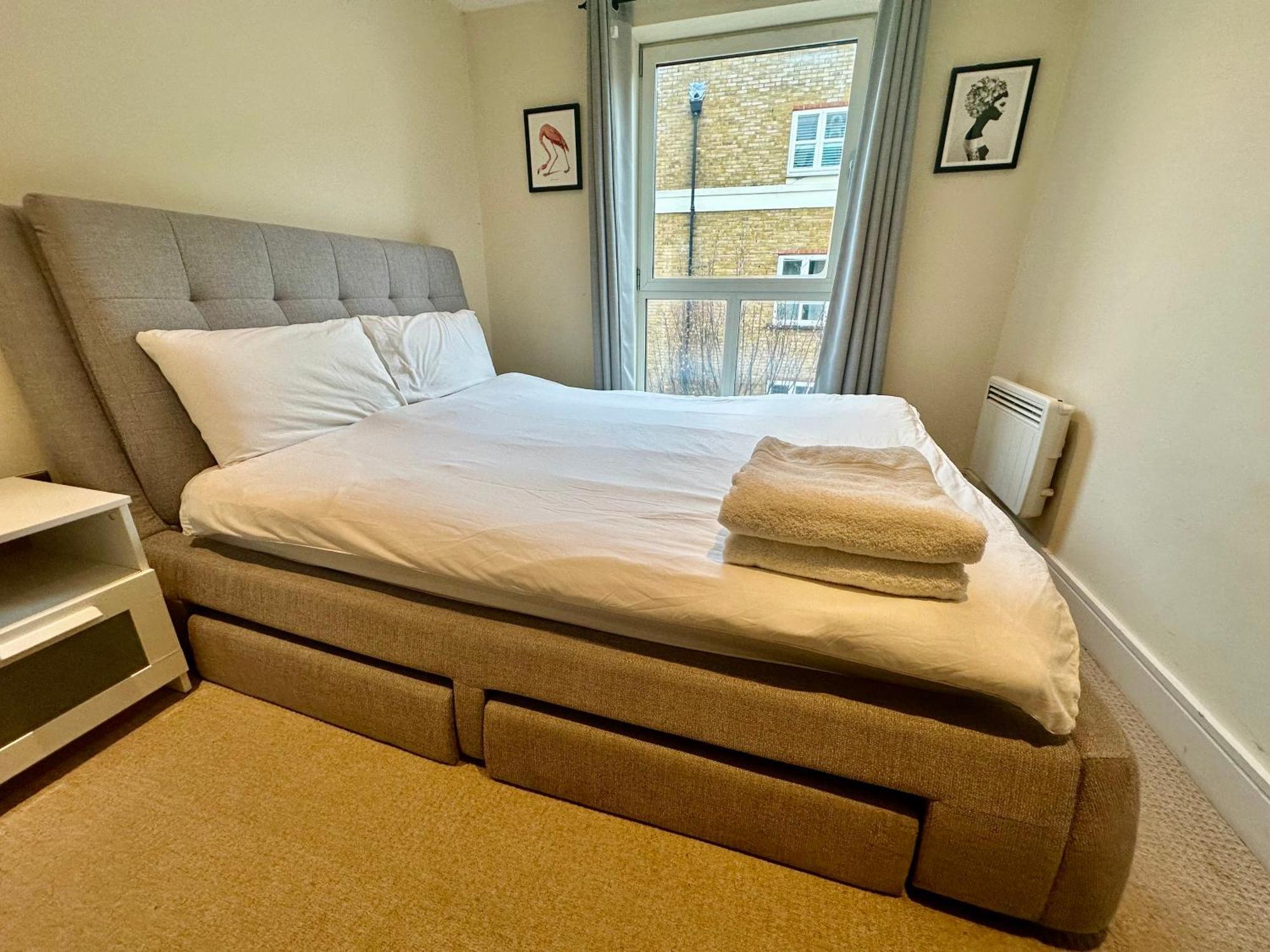 Modern 1 Bedroom Moments From Shoreditch London