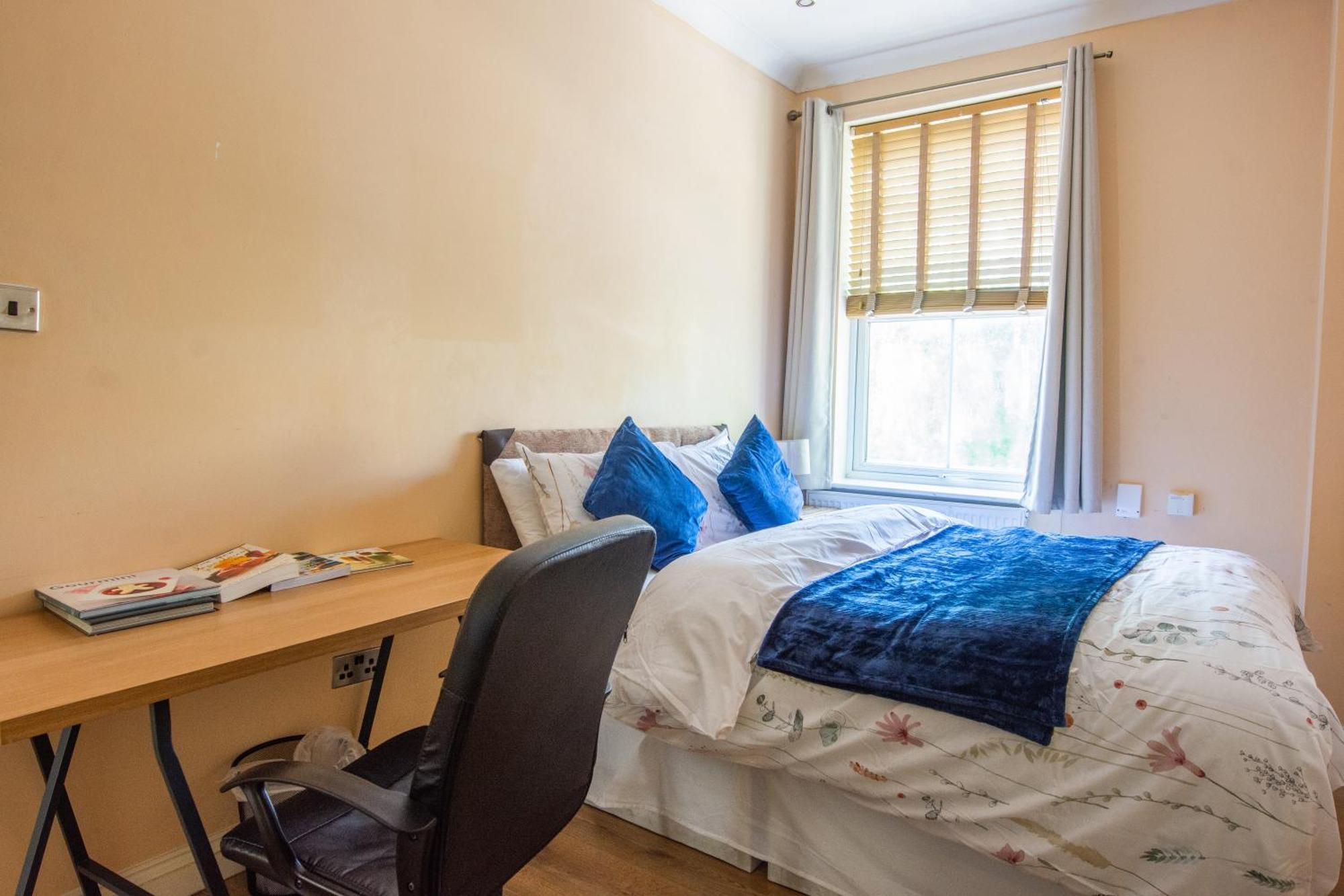 Evergreen Apartments, Flat 3, Apartment