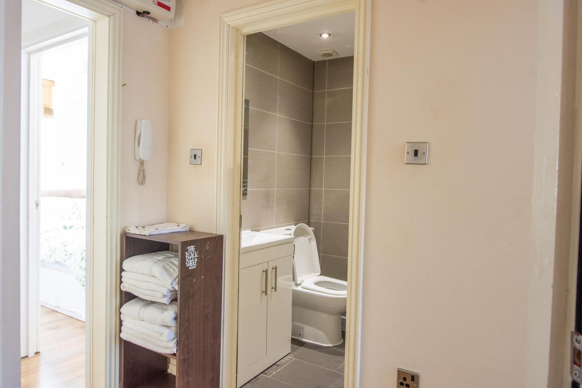 Evergreen Apartments, Flat 3, Apartment