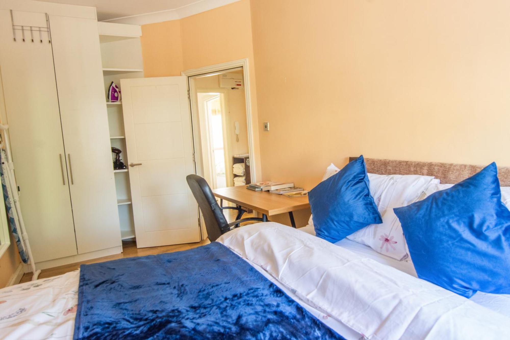 Evergreen Apartments, Flat 3, Apartment
