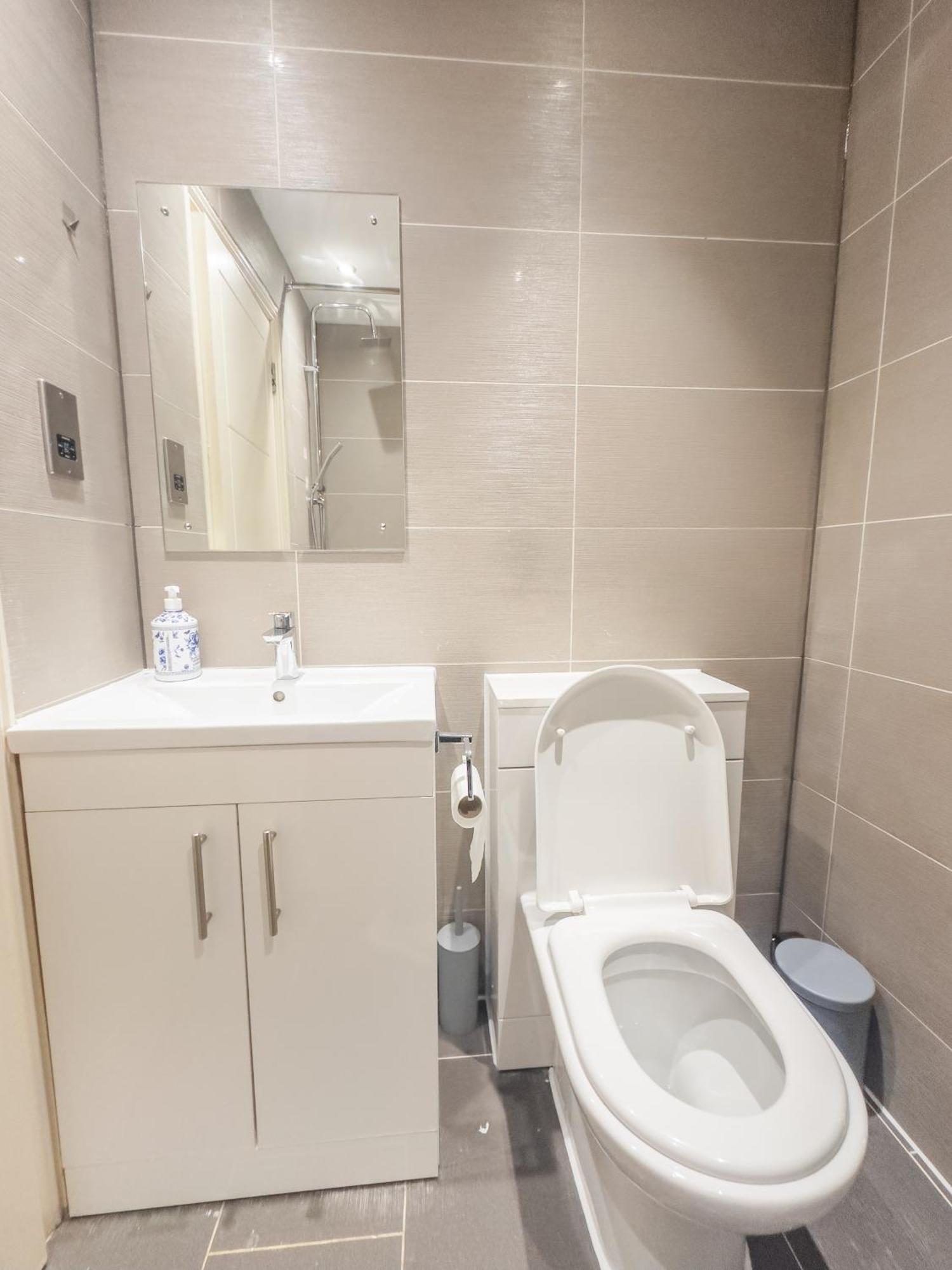 Evergreen Apartments, Flat 3, Apartment London
