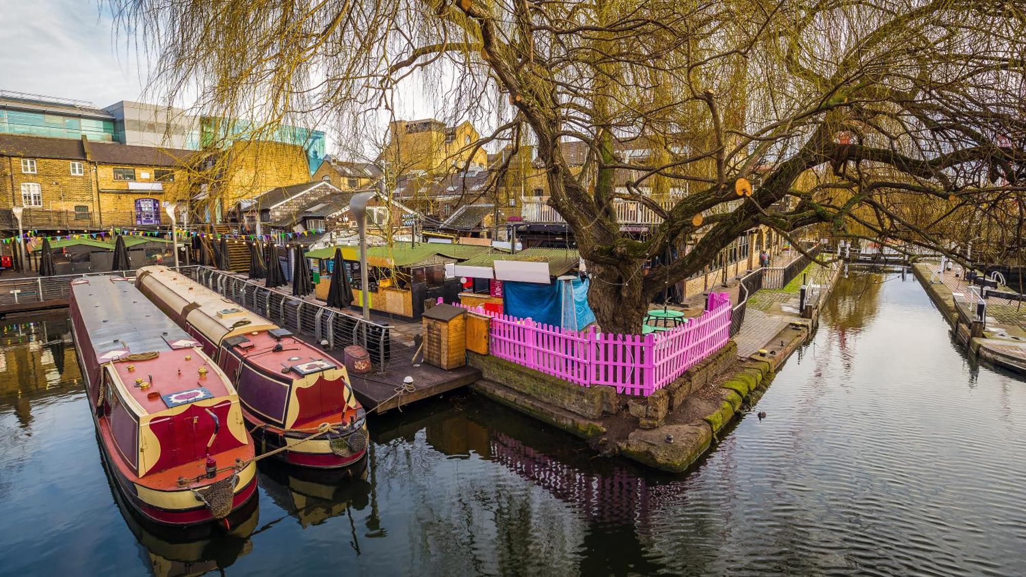 Stylish 1-minute Walk To Camden Town Metro, Shops, Cafes, Bars & Restaurants With Shared Bathrooms London