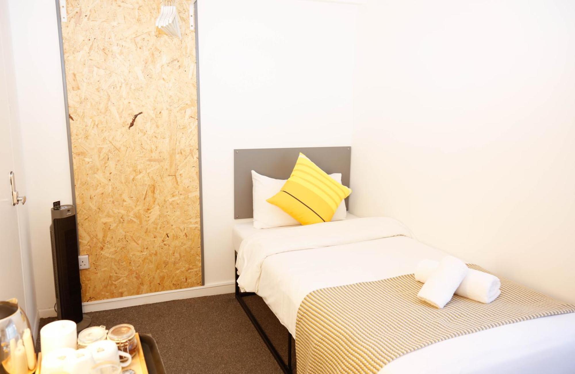 Stylish 1-minute Walk To Camden Town Metro, Shops, Cafes, Bars & Restaurants With Shared Bathrooms Privat overnatting London