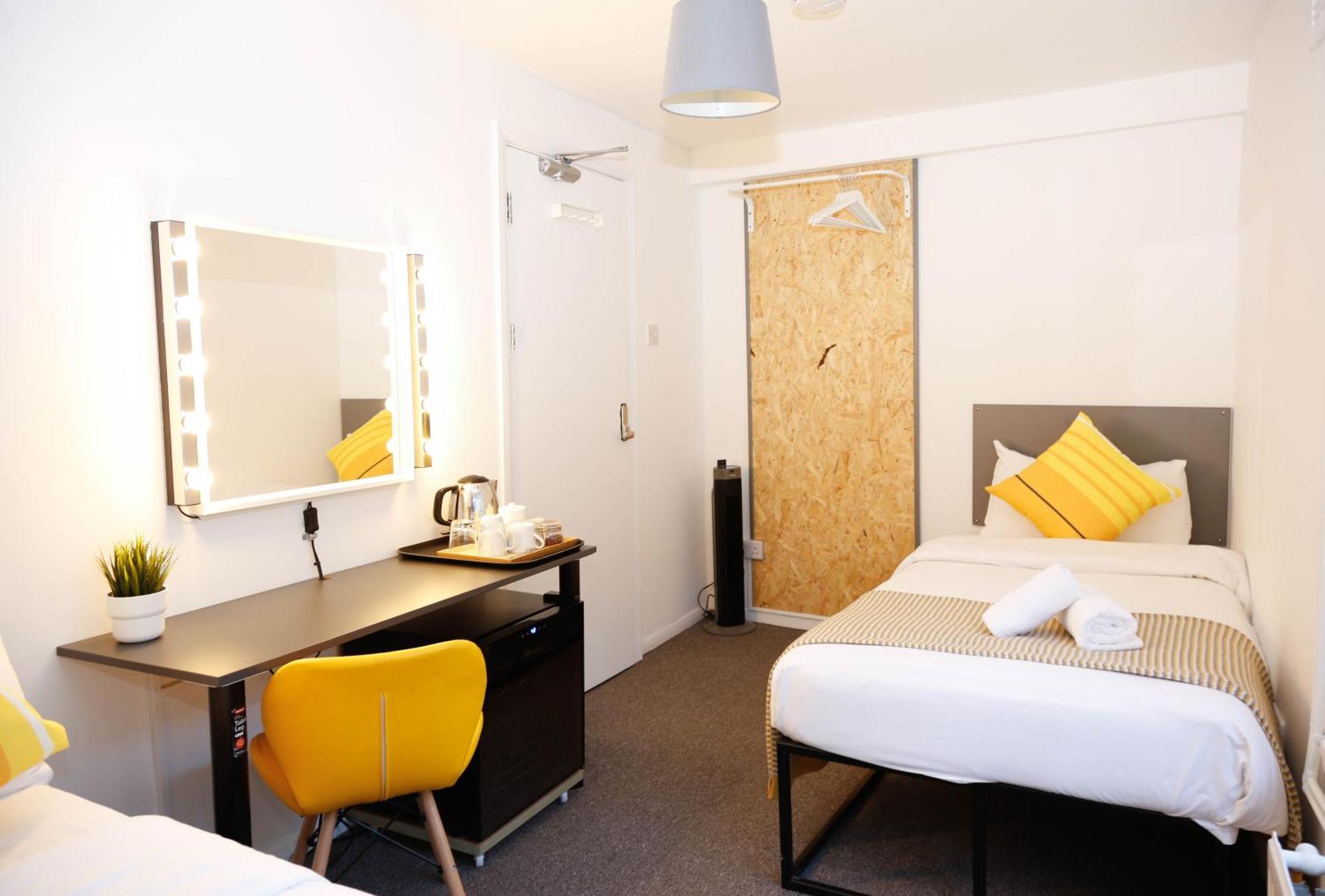 Stylish 1-minute Walk To Camden Town Metro, Shops, Cafes, Bars & Restaurants With Shared Bathrooms Privat overnatting London