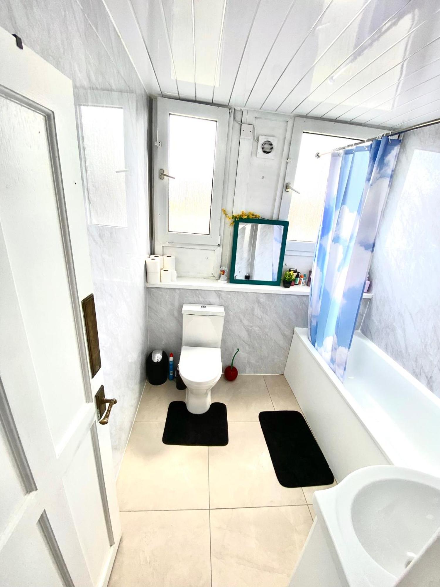 Canary Wharf Serviced * London