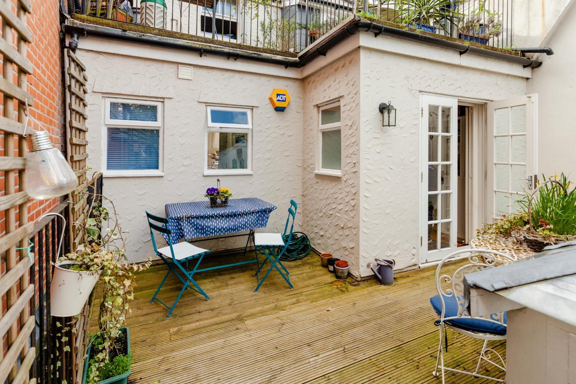 Lovely 1 Bed With Large Terrace