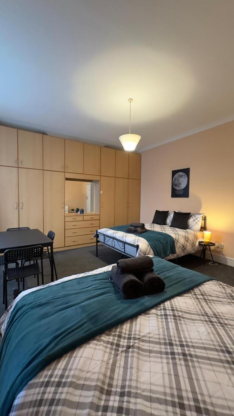 25 Minutes To 35 Guest house *