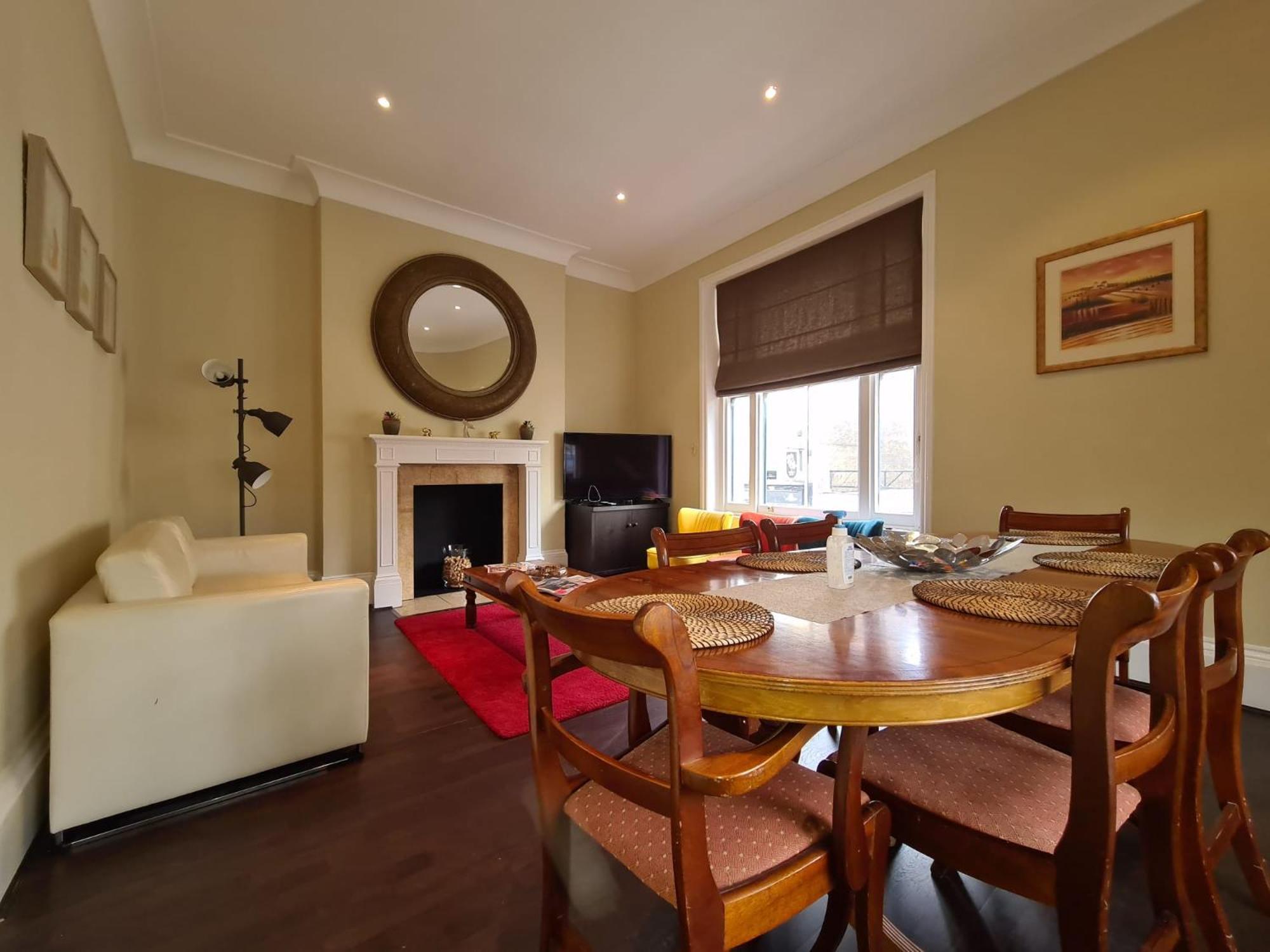 Modern And Spacious In South Kensington Apartment *