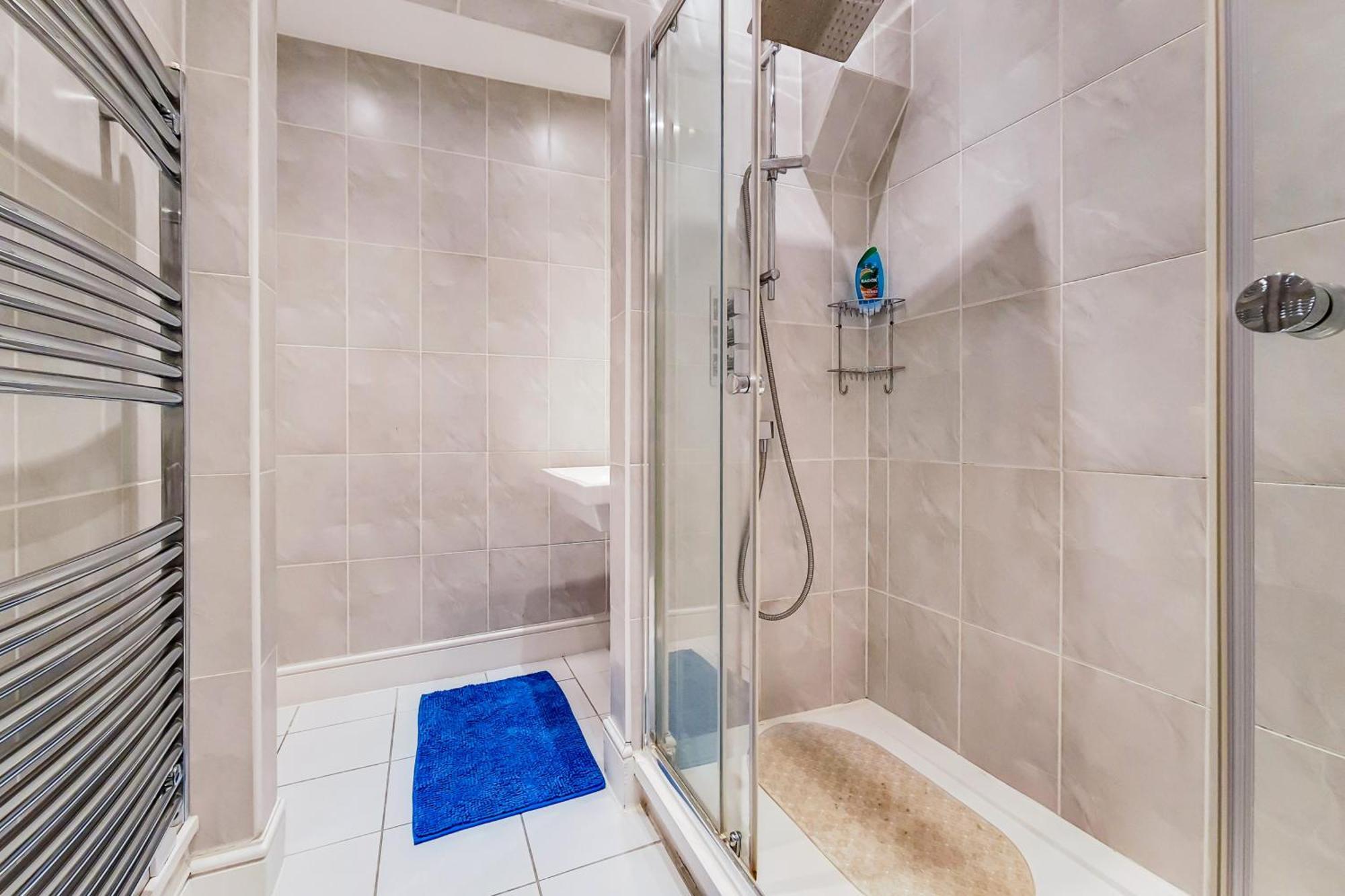Modern And Spacious In South Kensington London