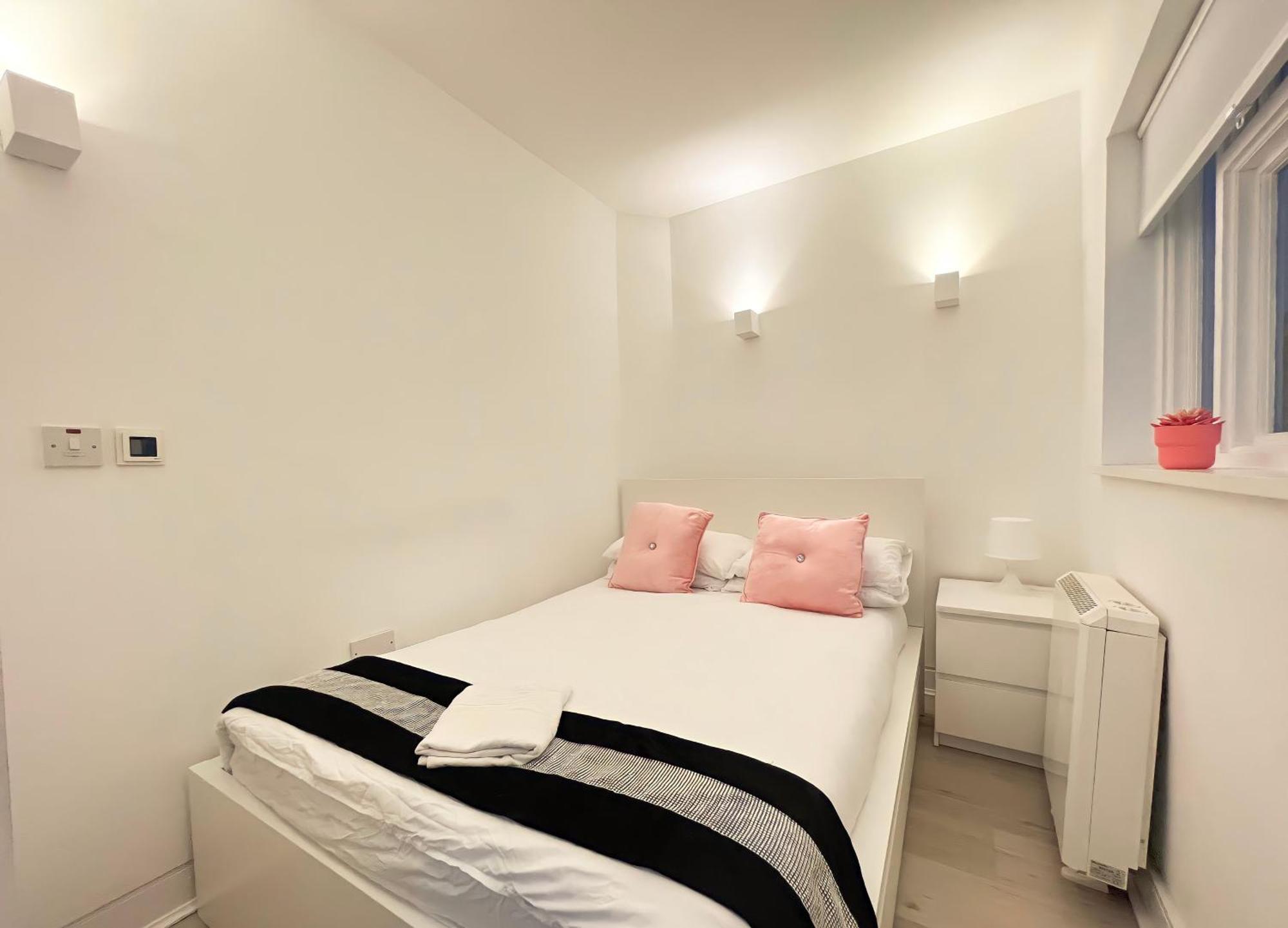 Leilighet Hyde Park Two Bedroom London