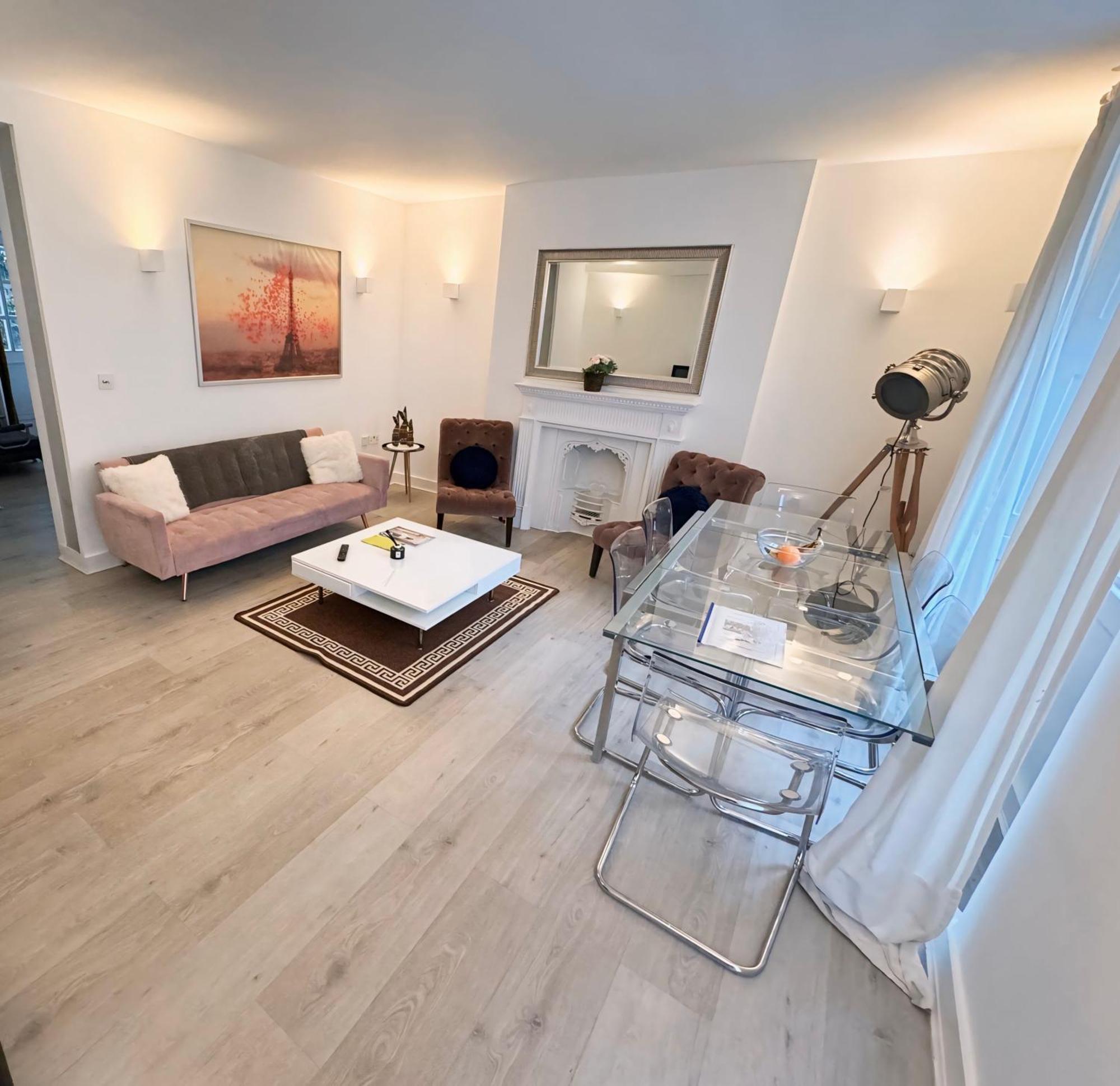 Leilighet Hyde Park Two Bedroom London