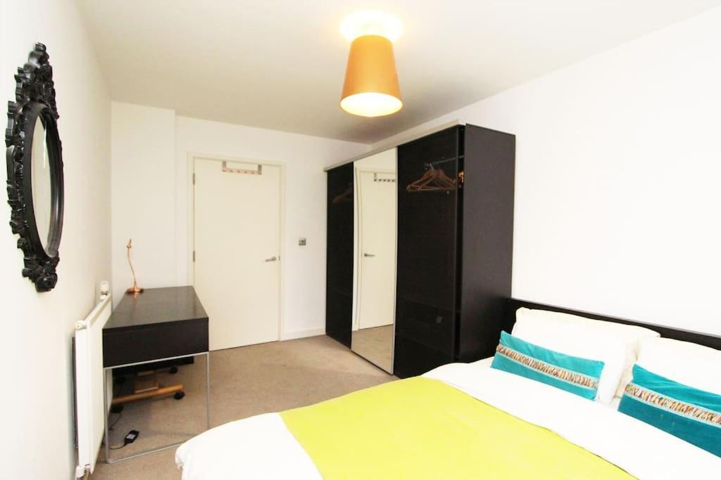 Designer In The Heart Of Shoreditch Apartment London
