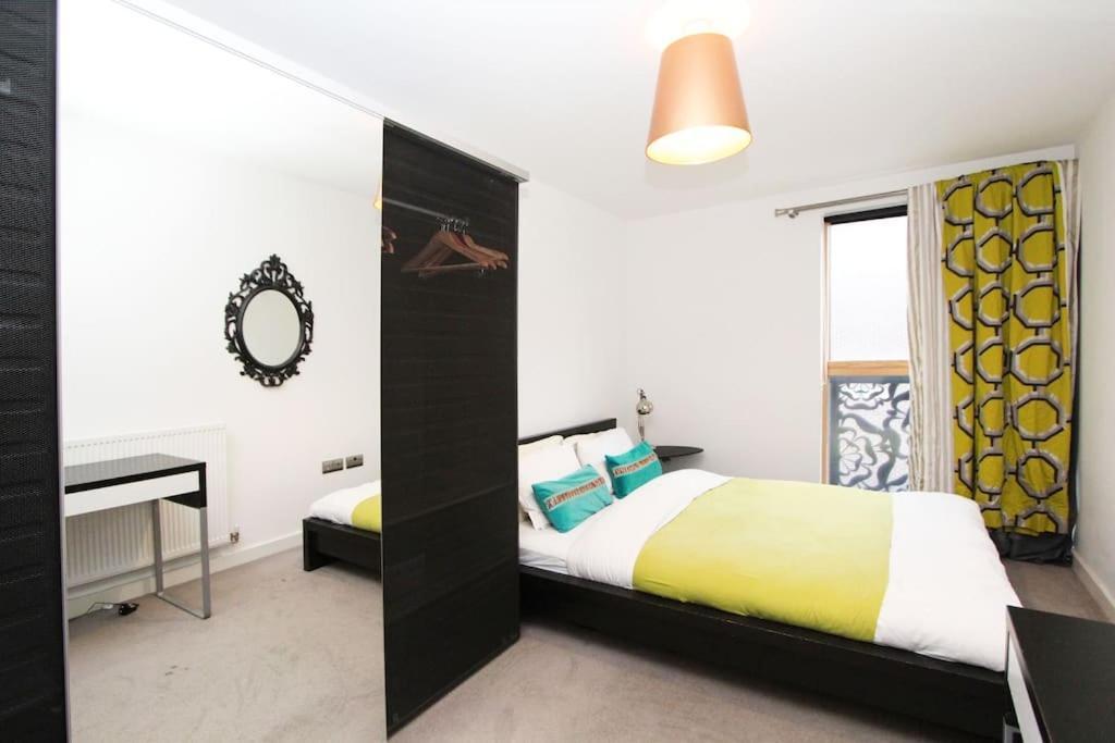 Designer In The Heart Of Shoreditch Apartment London
