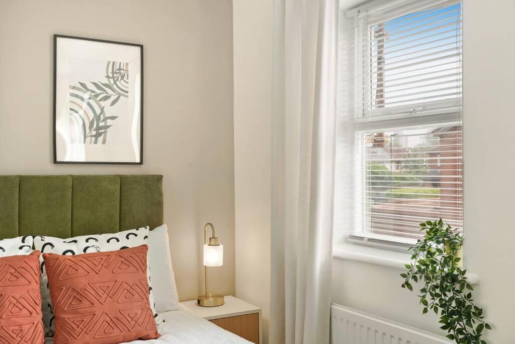 Cosy & Modern Property In - Sleeps Up To 5 Apartment London