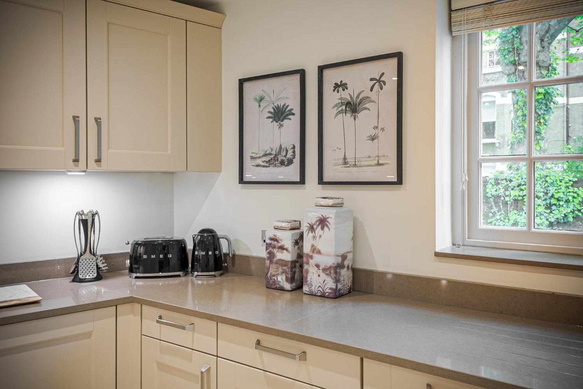 Modern 3 Bedroom Luxury House With Garage In Apartment *