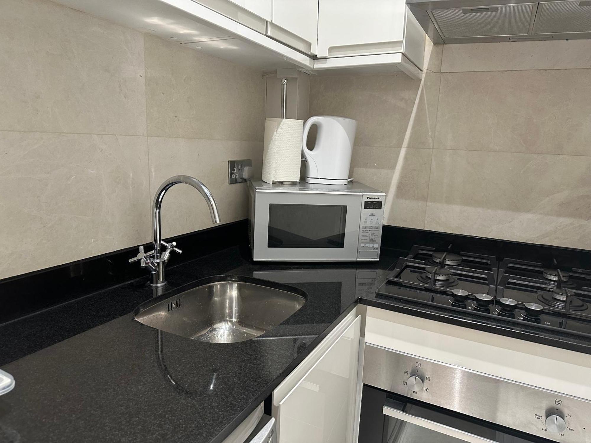 Apartment Notting Hill & Hyde Park, Prime Location, Cozy 2-3 Bed Apartment, Close To Kensington Palace & Oxford St,1 Minute To Tube