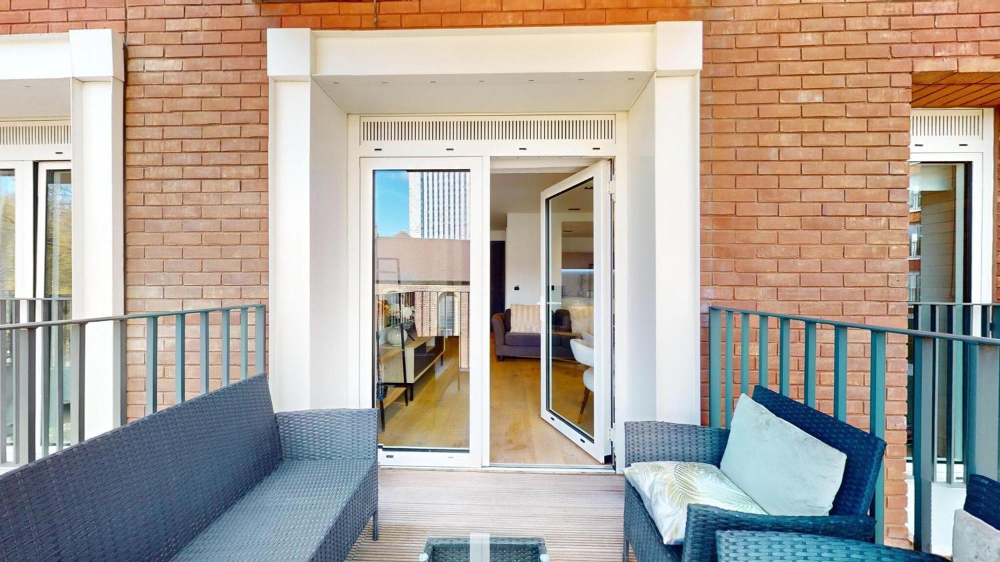 Apartment Luxury Large In Central With Balcony