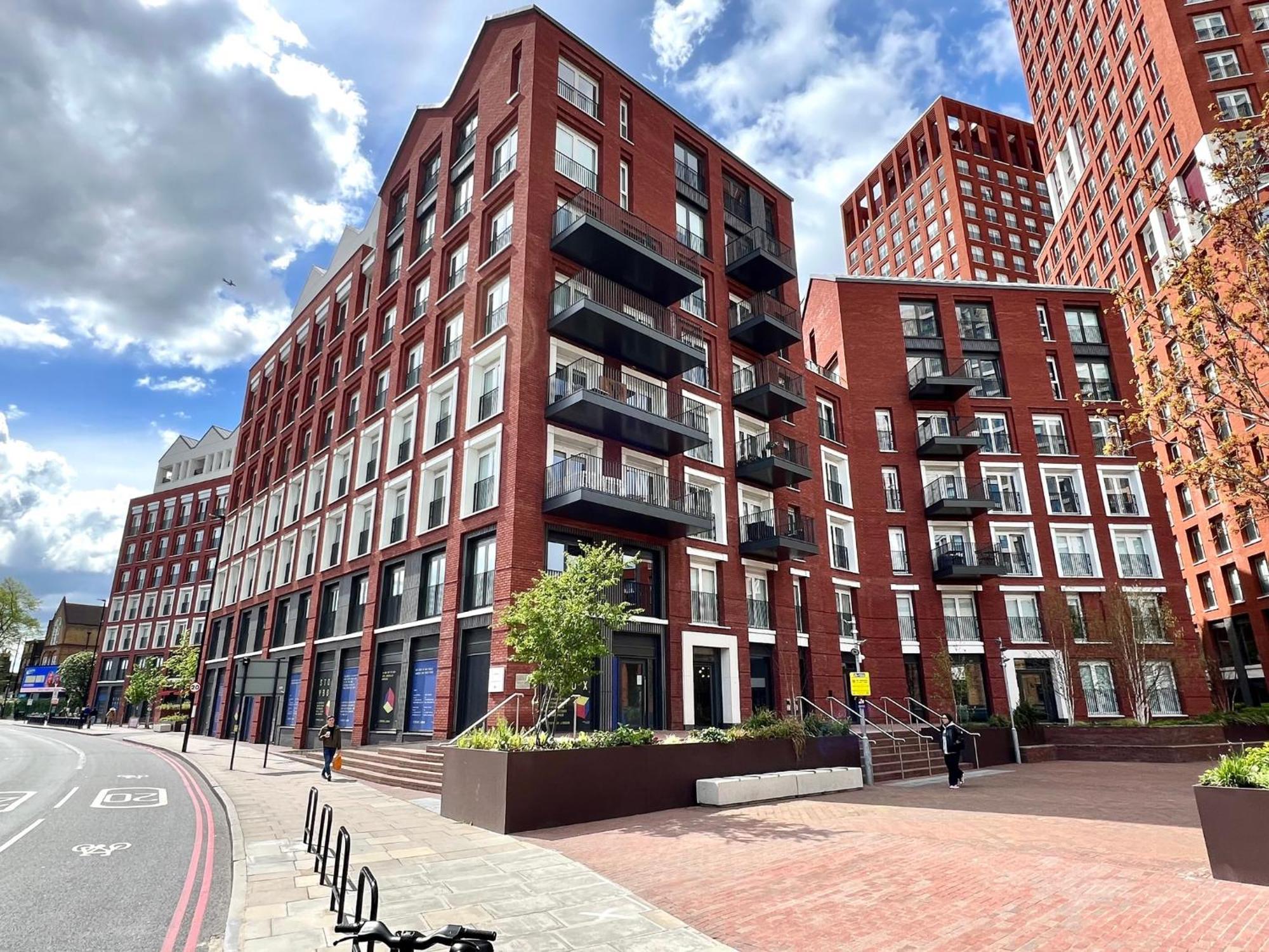Luxury Large In Central With Balcony Appartement