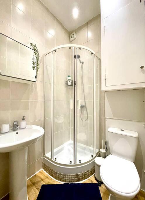 Apartment A Charming One Double Bedroom Flat London