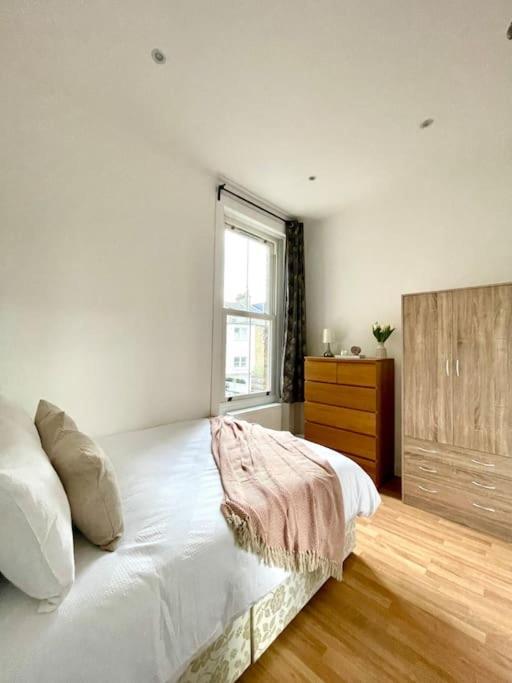 A Charming One Double Bedroom Flat Apartment *
