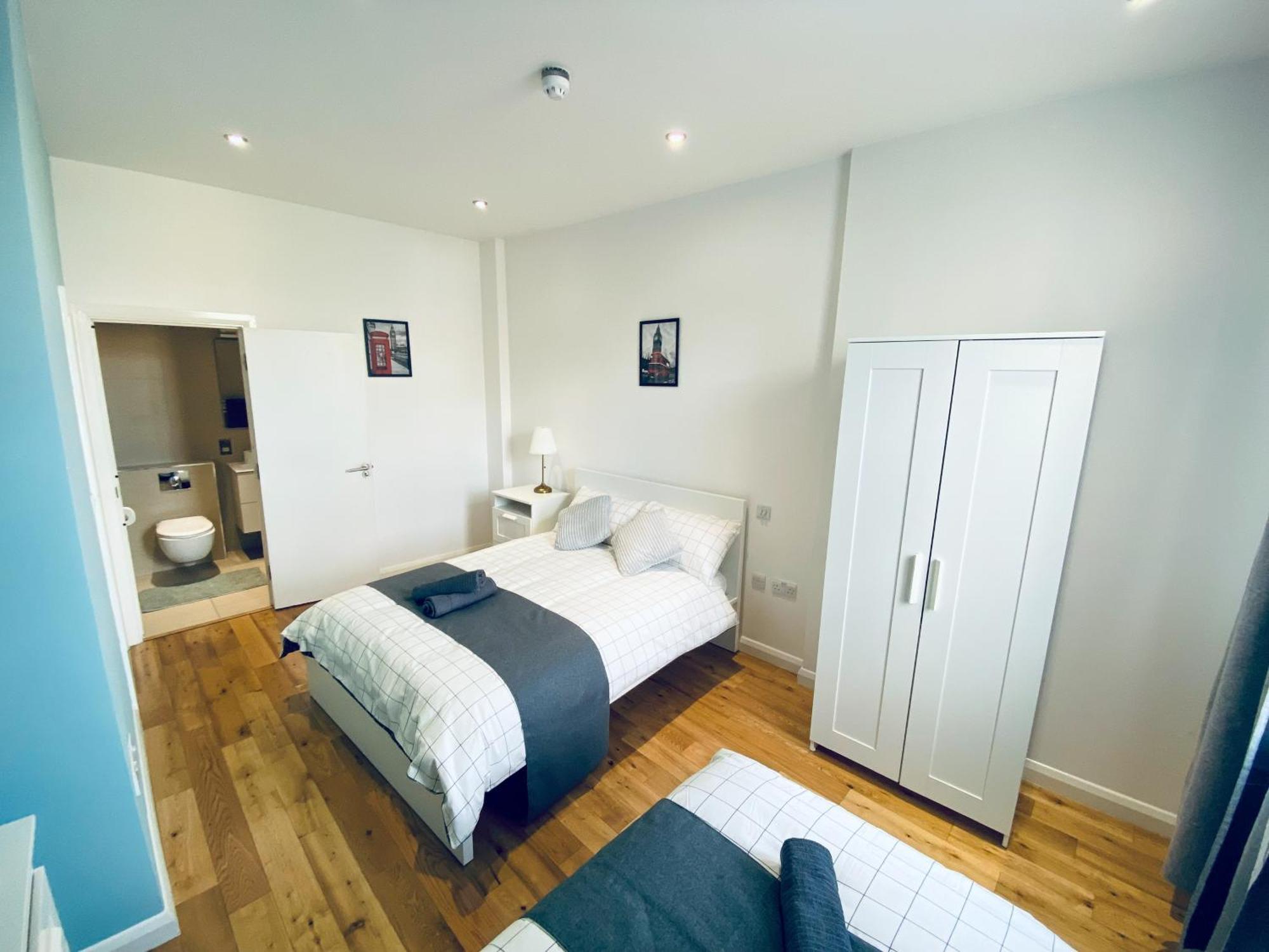 2 Bedroom Flat - 2 Bath - 15 Min Camden Town Apartment London