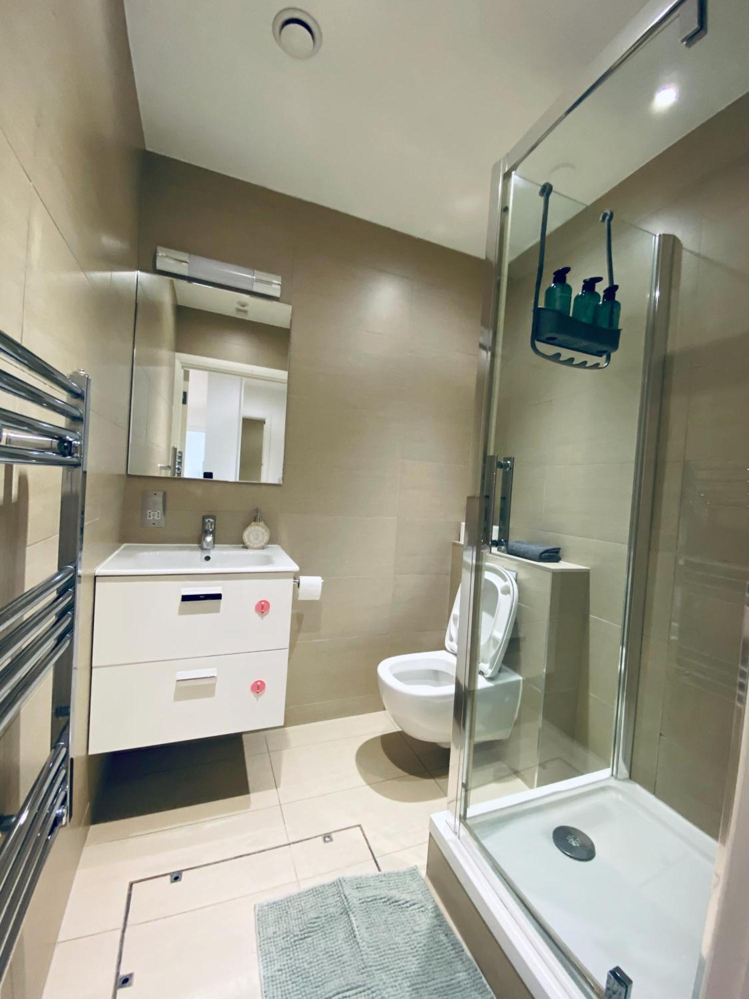 2 Bedroom Flat - 2 Bath - 15 Min Camden Town London
