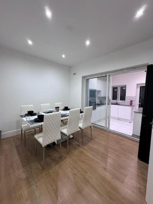 Ferienhaus Elegant Living, 3 Bedroom Modern House