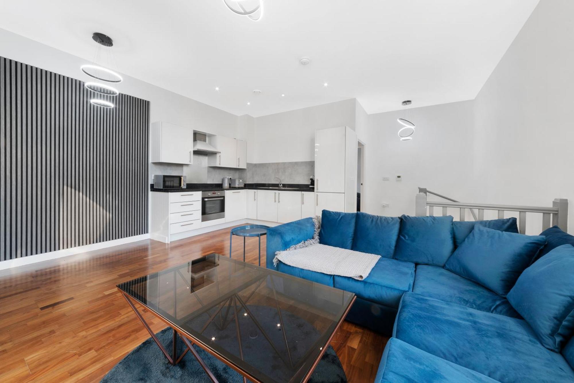 Riverside 2 Bedroom Stratford Apartment *