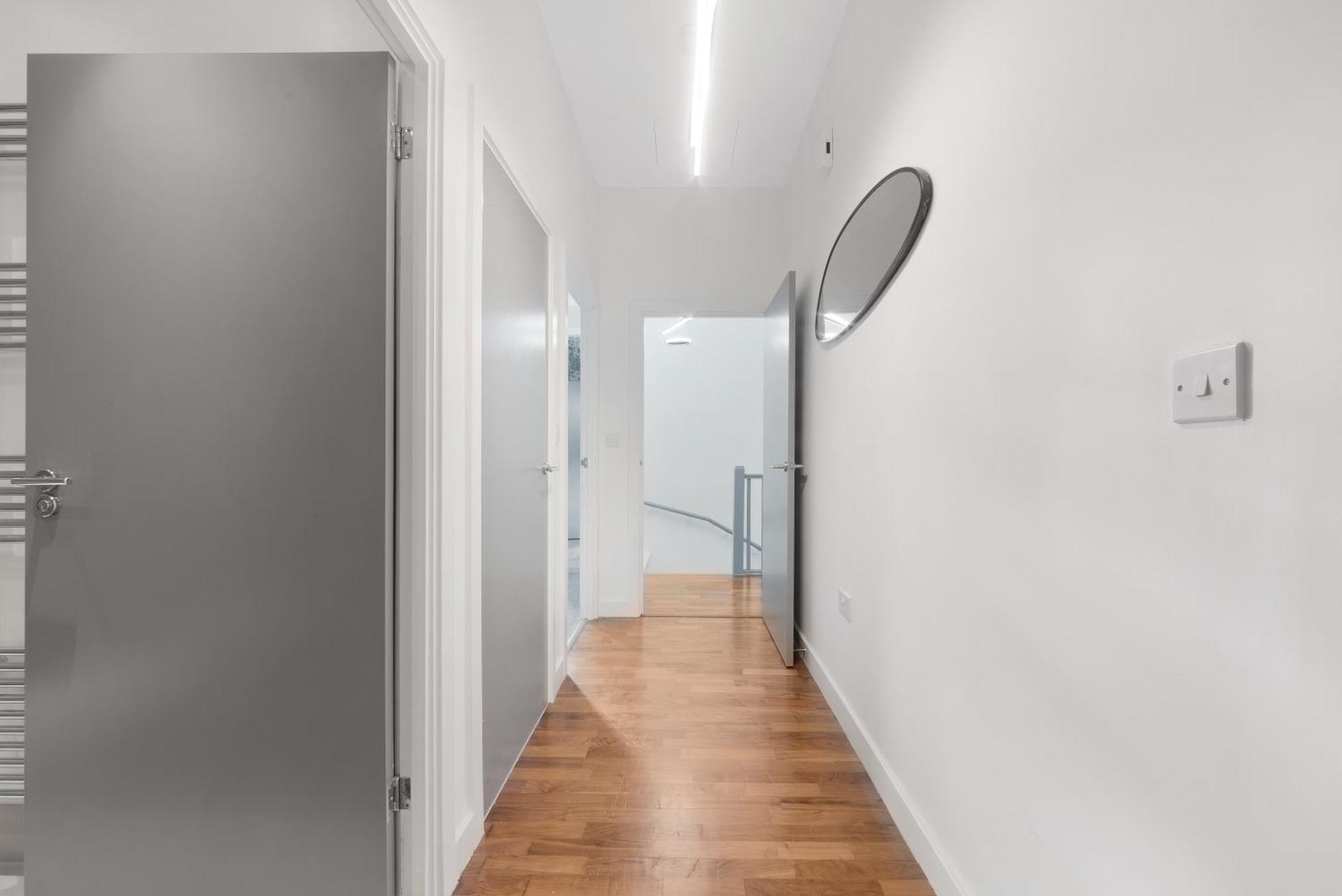Riverside 2 Bedroom Stratford * Londen