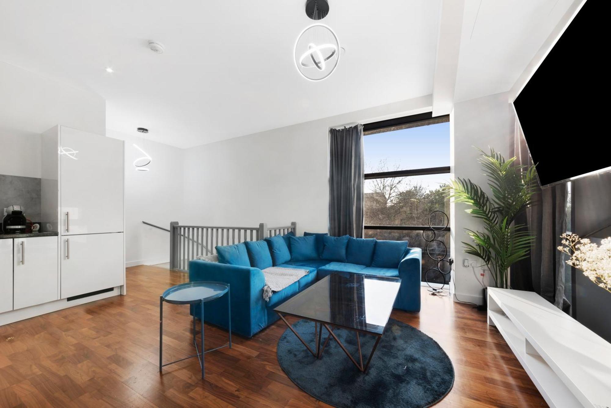 Riverside 2 Bedroom Stratford * Londen