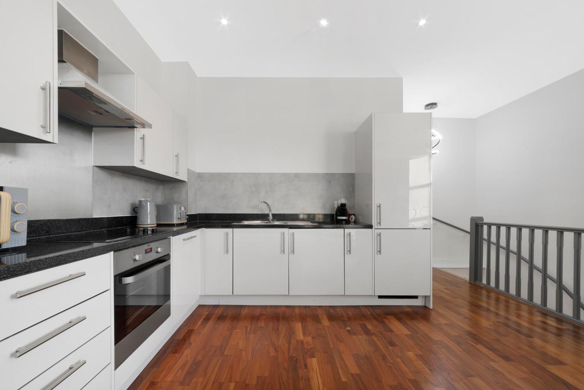 Apartment Riverside 2 Bedroom Stratford London