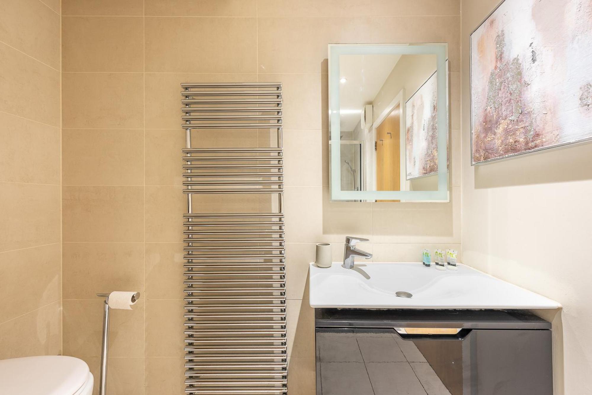 Apartment Moments From Hyde Park And Notting Hill, Free Luggage Storage And Washing Machine Dryer *