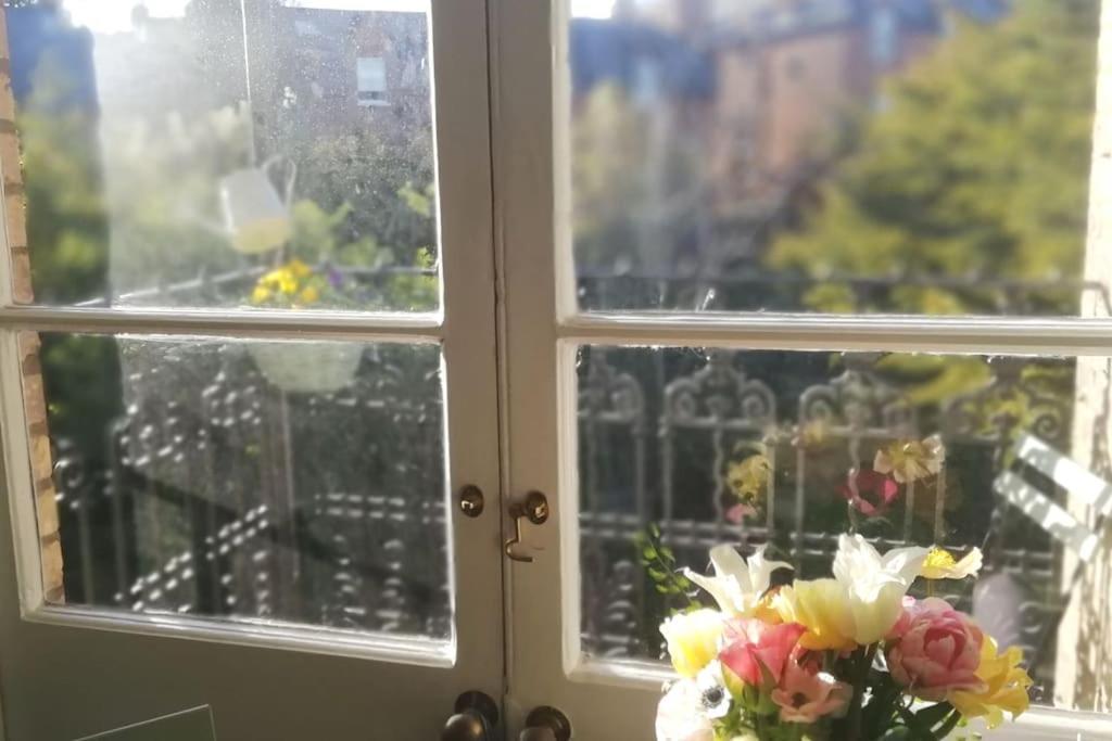 Charming With Balcony Londres