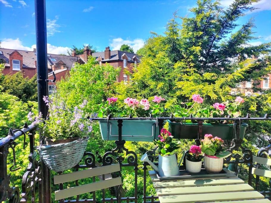 Charming With Balcony * Londres
