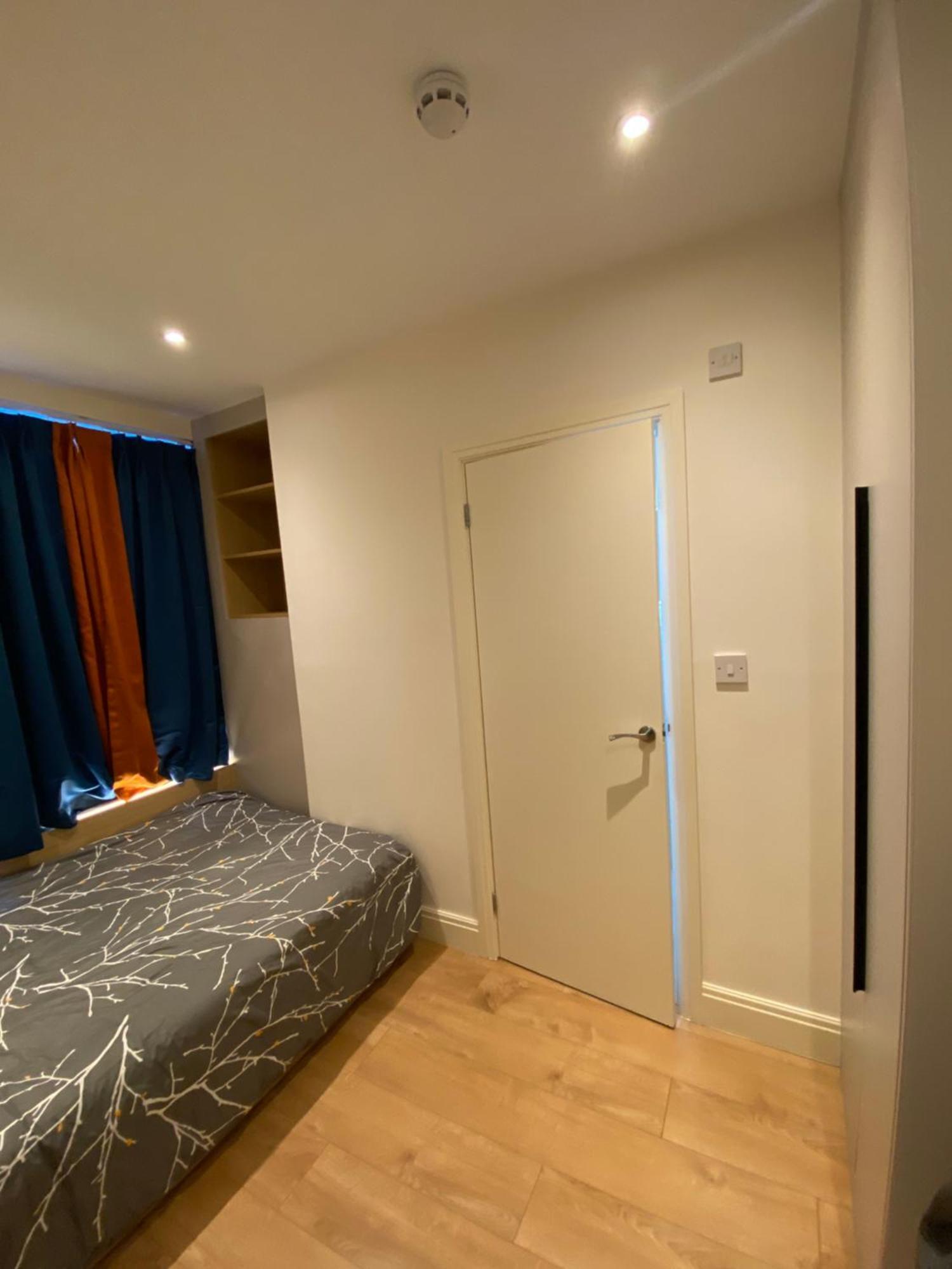 Little Wooden Hut Apartment London