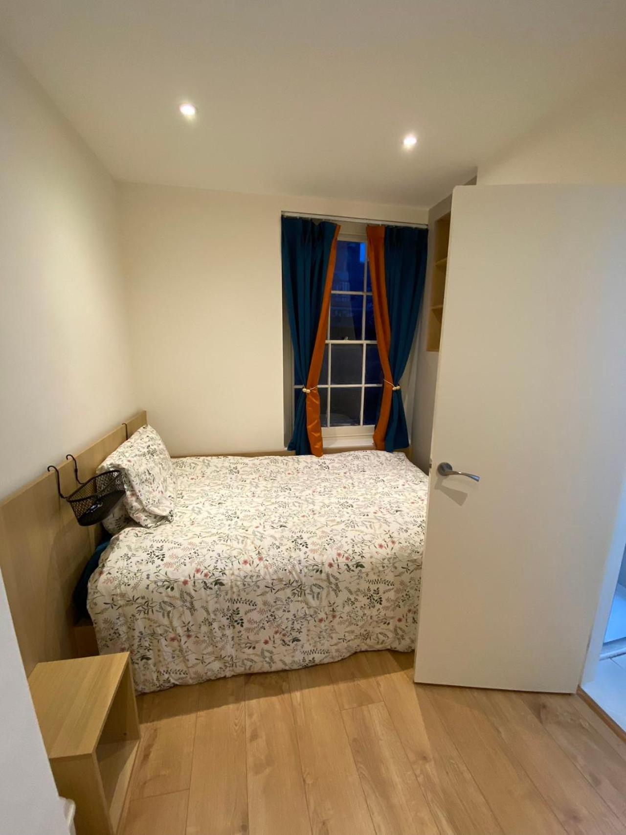 Apartment Little Wooden Hut London