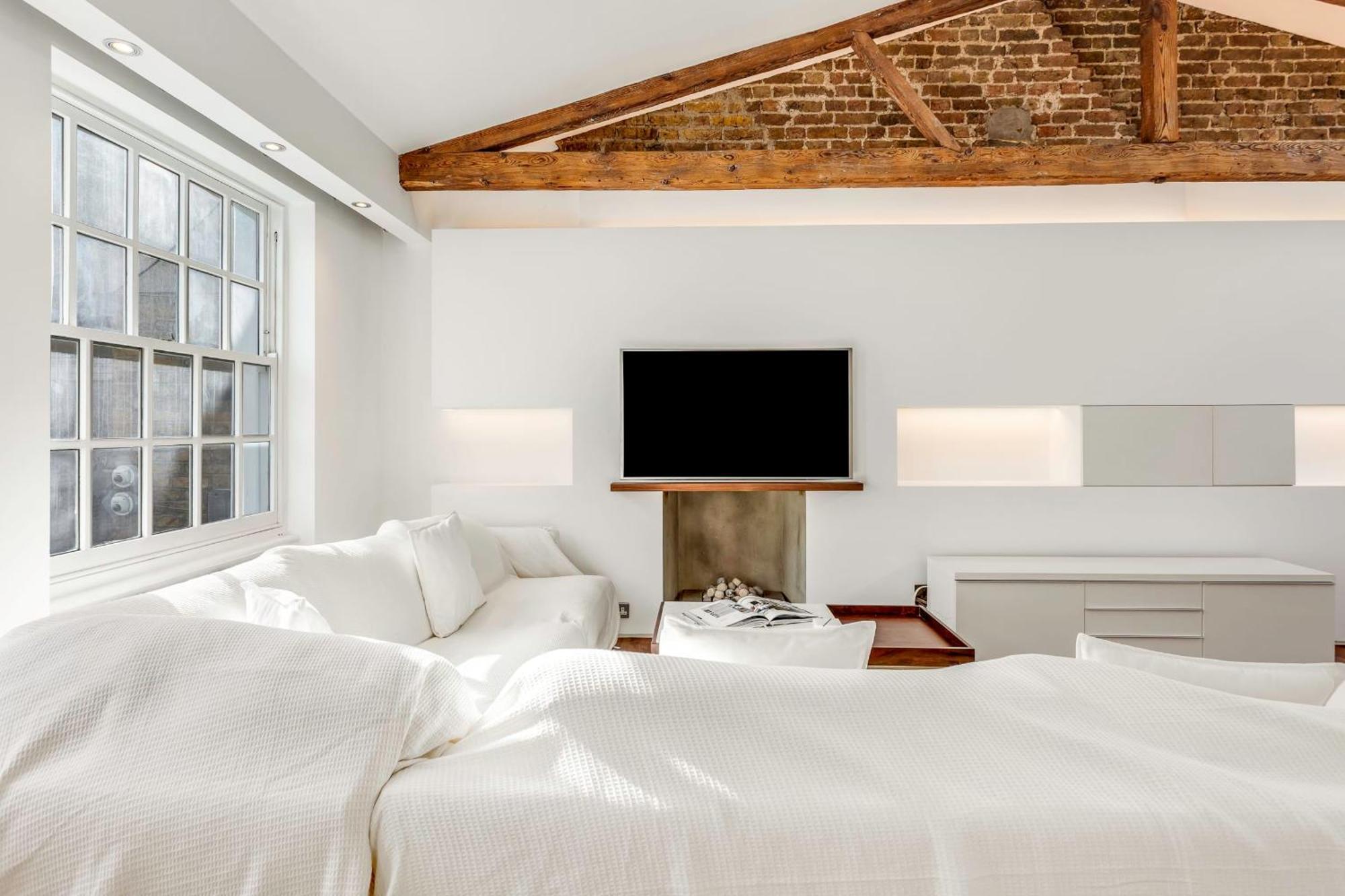 Luxury Loft-style Mews House Holiday home London