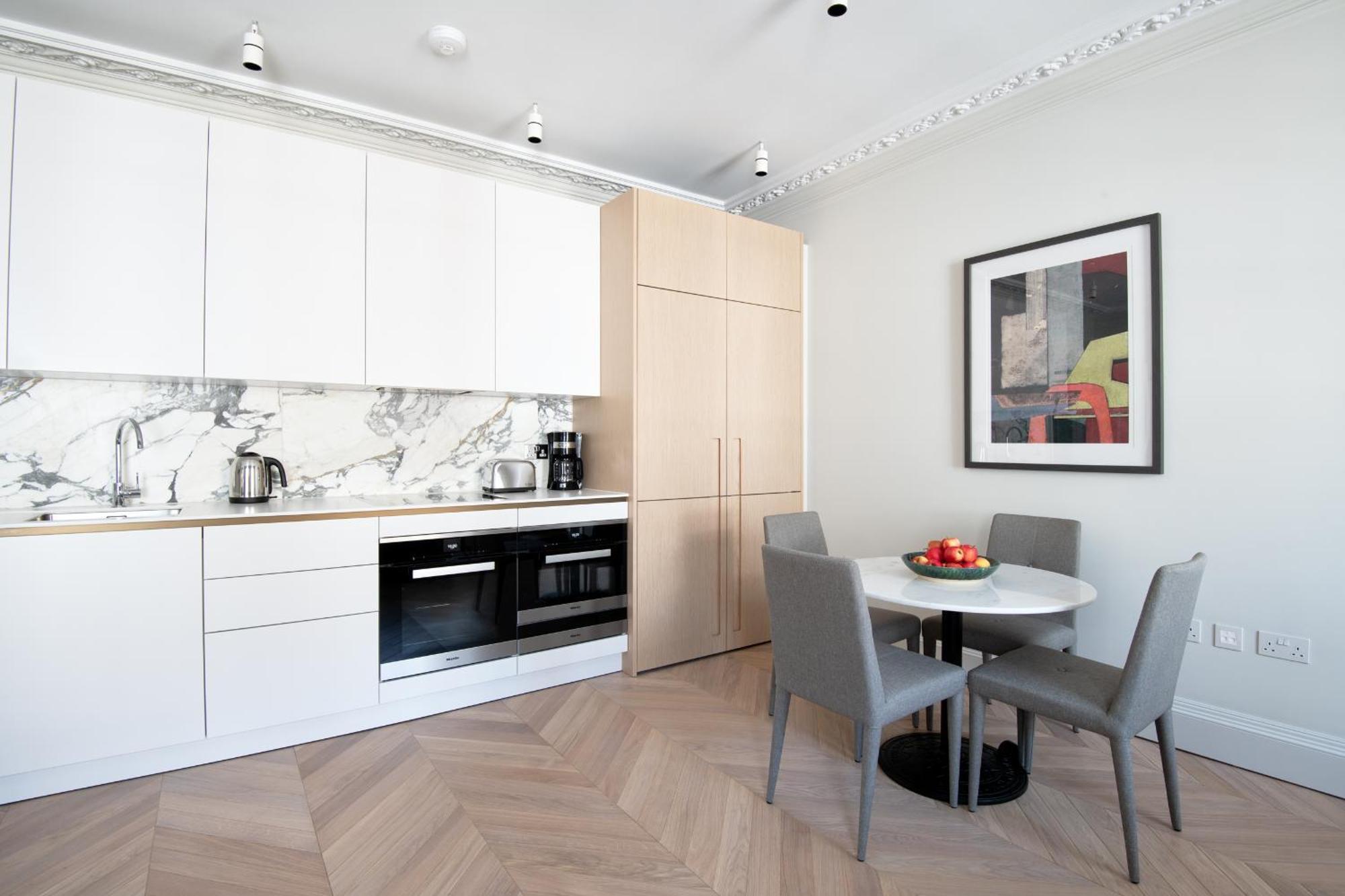 Sonder King Street 4*