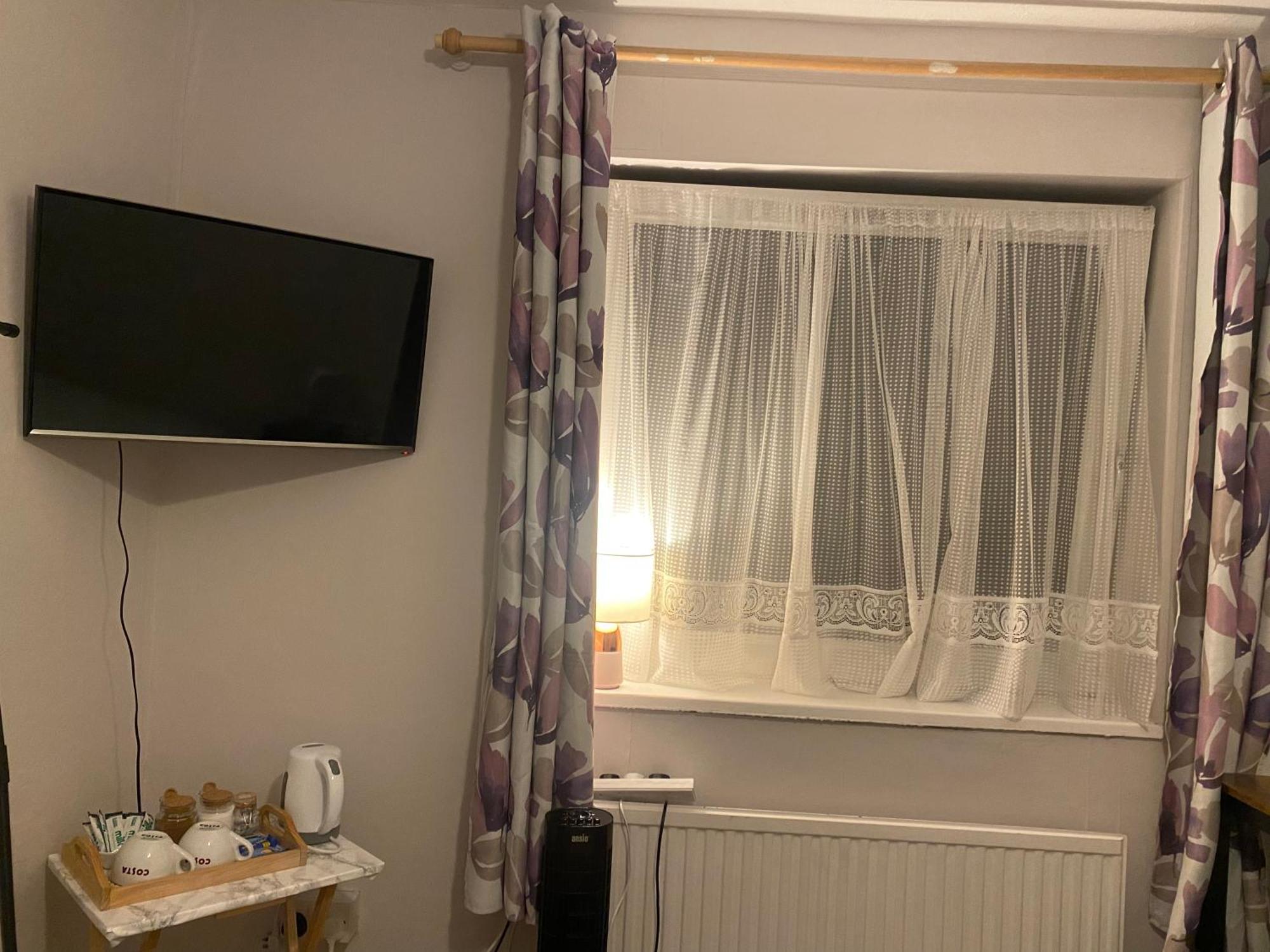 One Double Bedroom In A Shared Apartment *