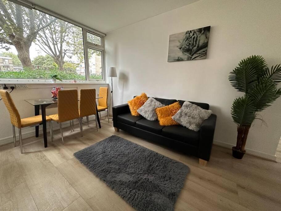 Spacious 2 Bedroom In Hoxton Leilighet London