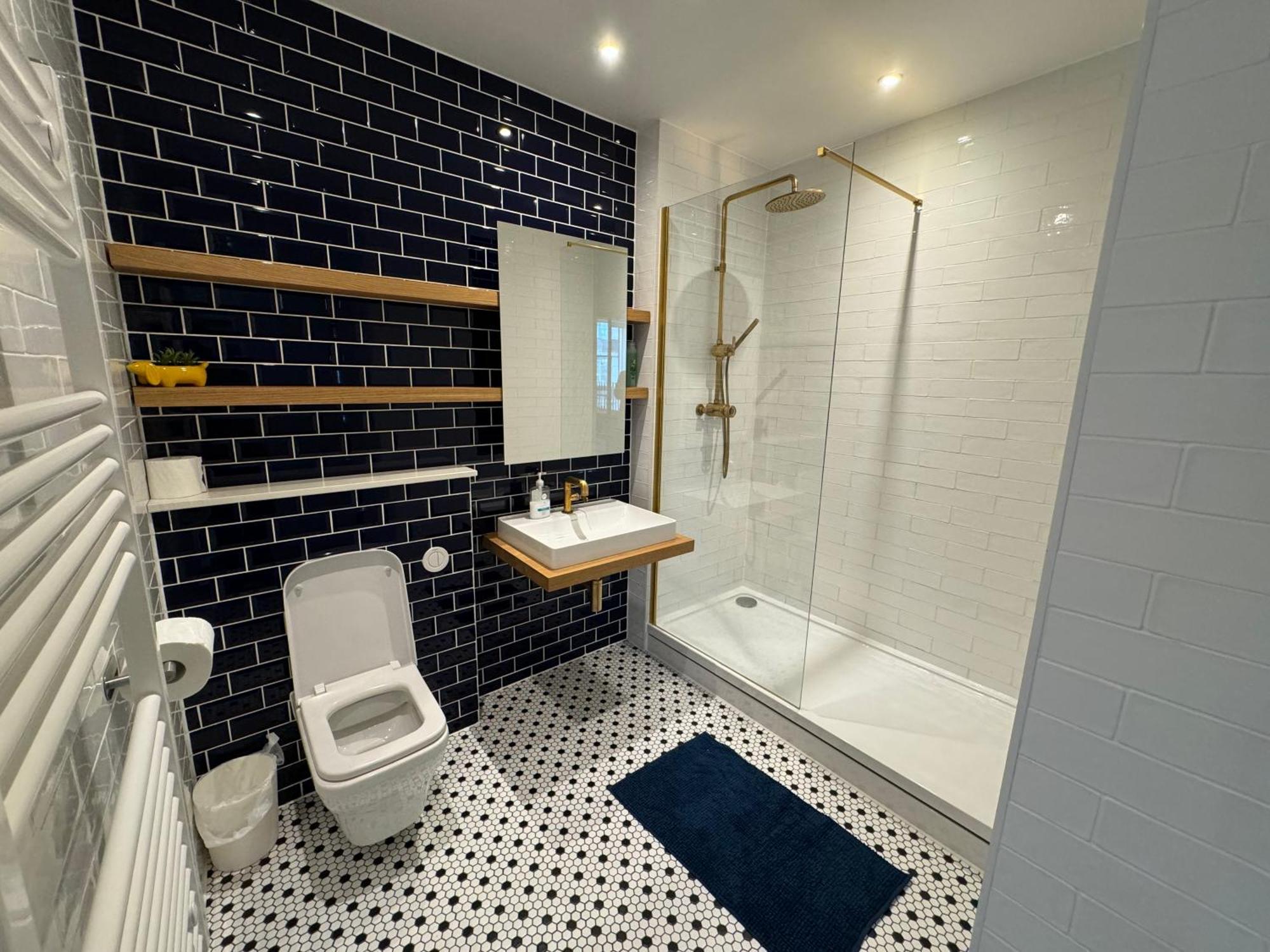 Luxury Flat With Balcony, River View, O2 Arena, Excel, Canary Wharf, Station * London