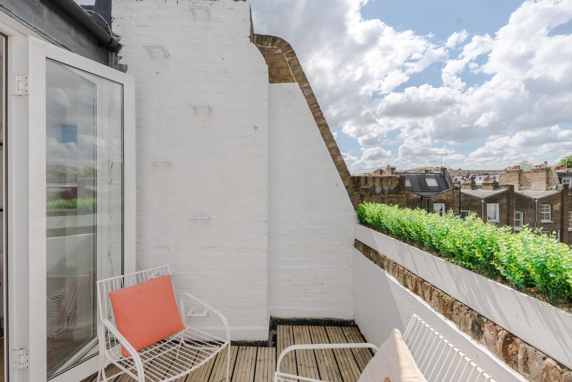 Apartment Light-filled Primrose Hill Rooftop Retreat *