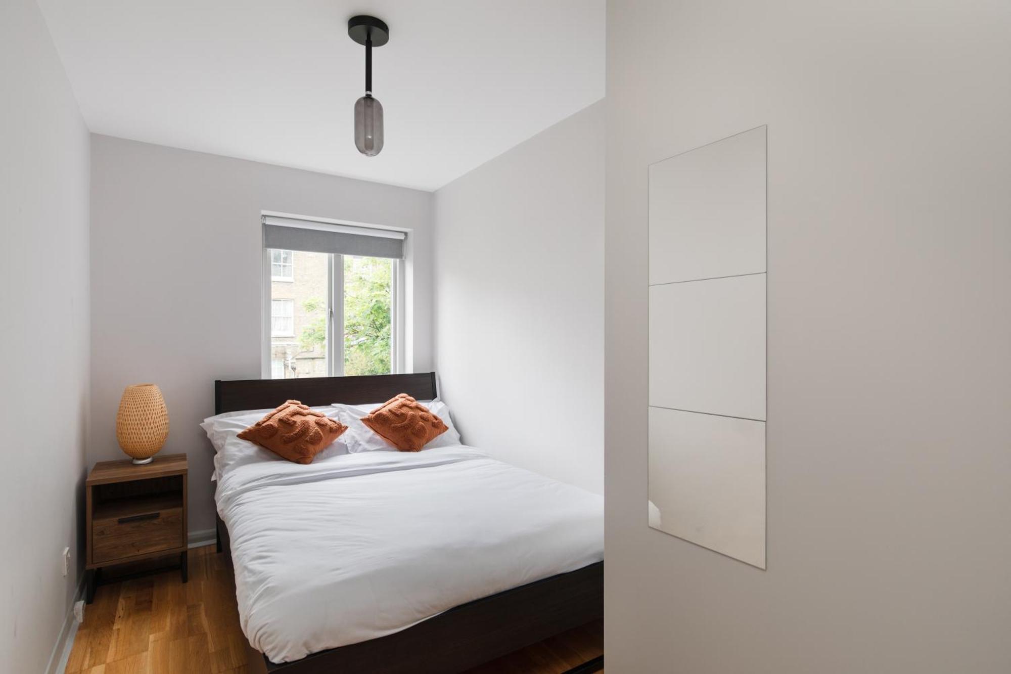 Stunning Flat 5 Min From Station Apartment