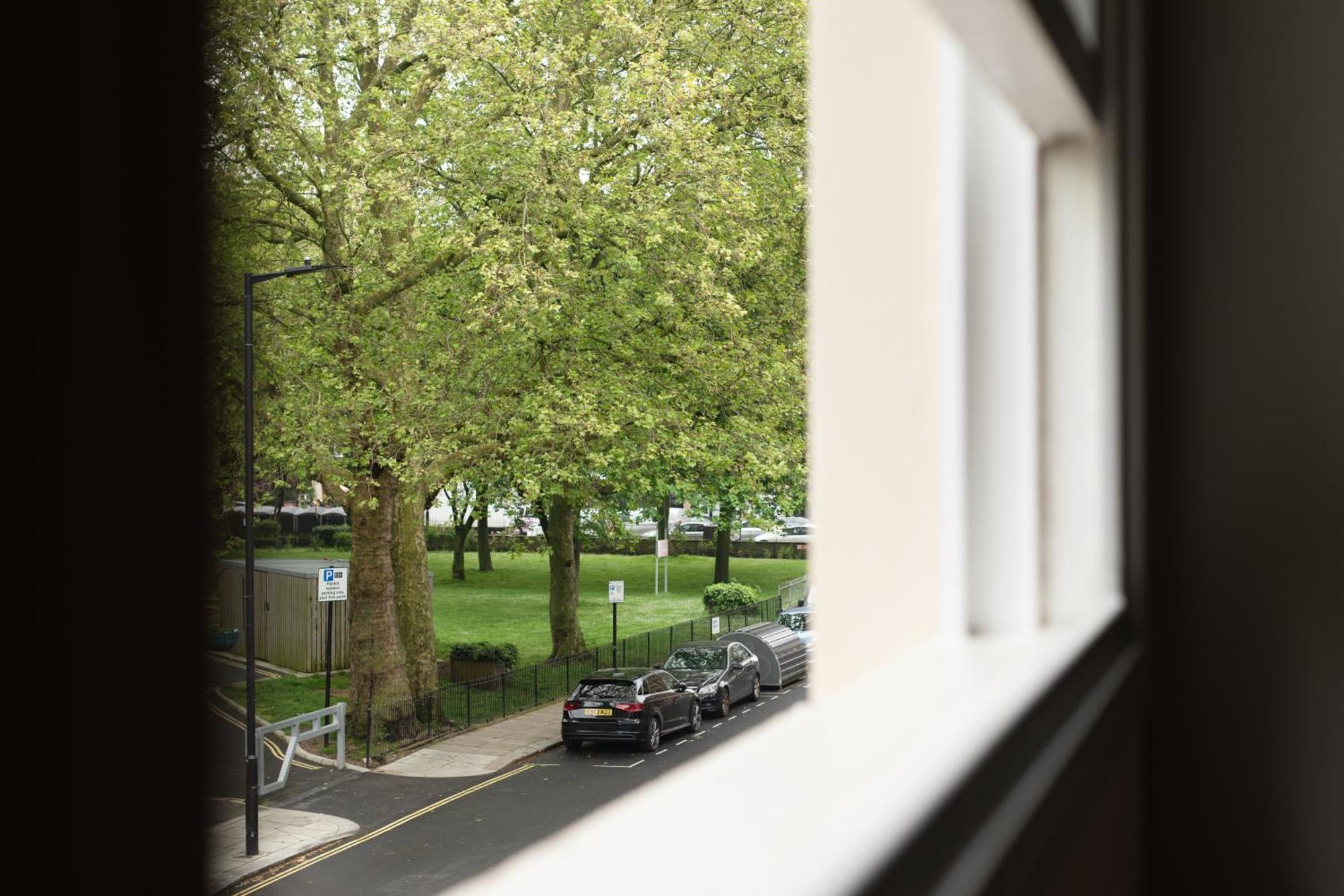 Stunning Flat 5 Min From Station * London