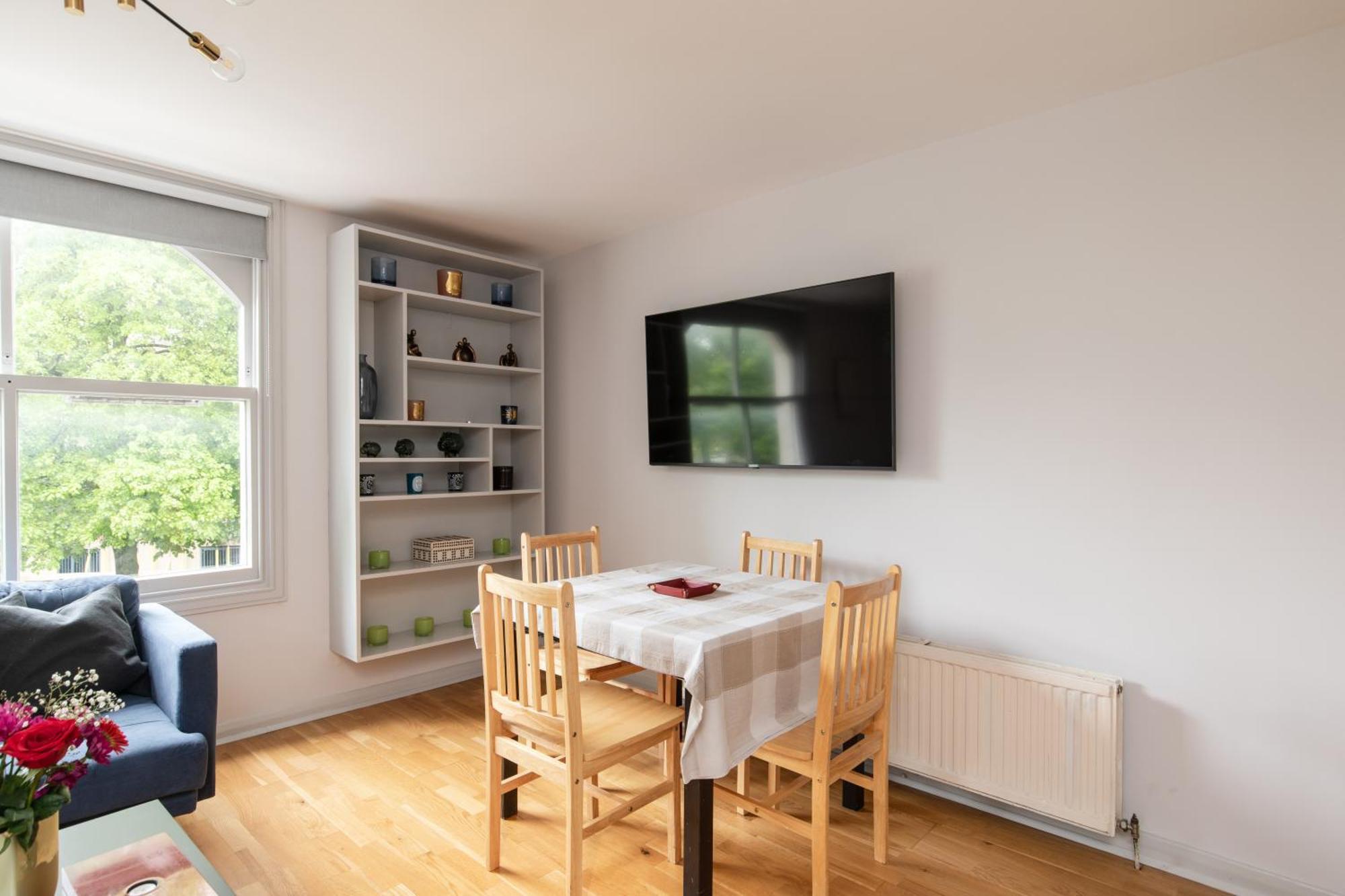 Stunning Flat 5 Min From Station Apartment