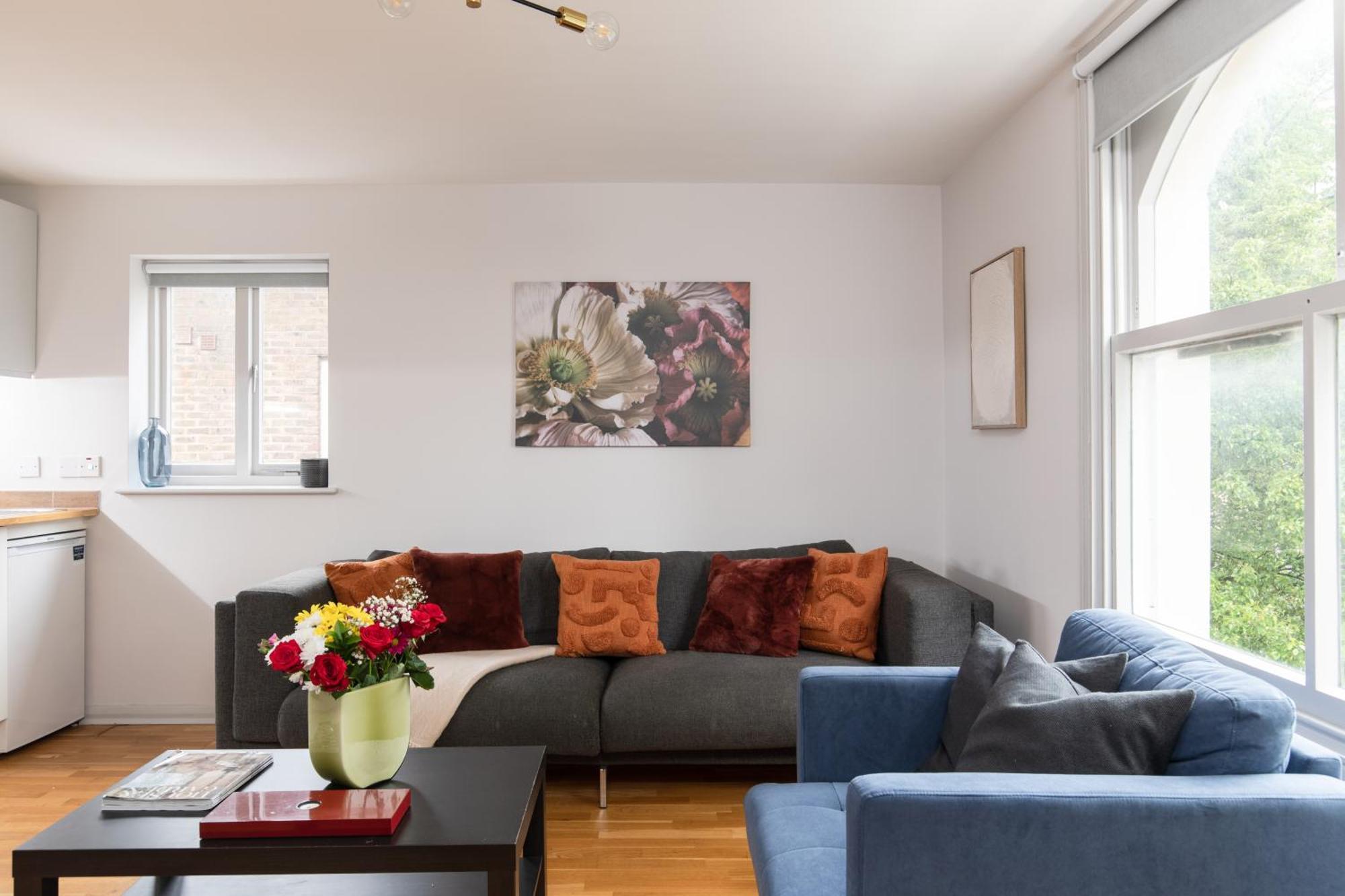 Stunning Flat 5 Min From Station * London