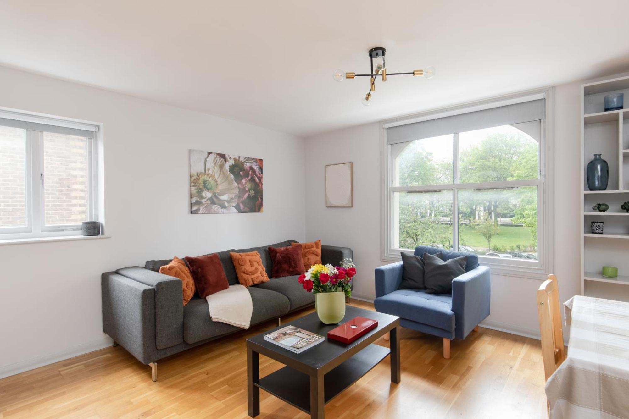 Stunning Flat 5 Min From Station * London